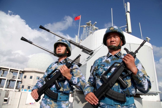 Aksi tentara PLA jaga ketat pulau buatan di Laut China Selatan