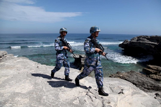 Aksi tentara PLA jaga ketat pulau buatan di Laut China Selatan