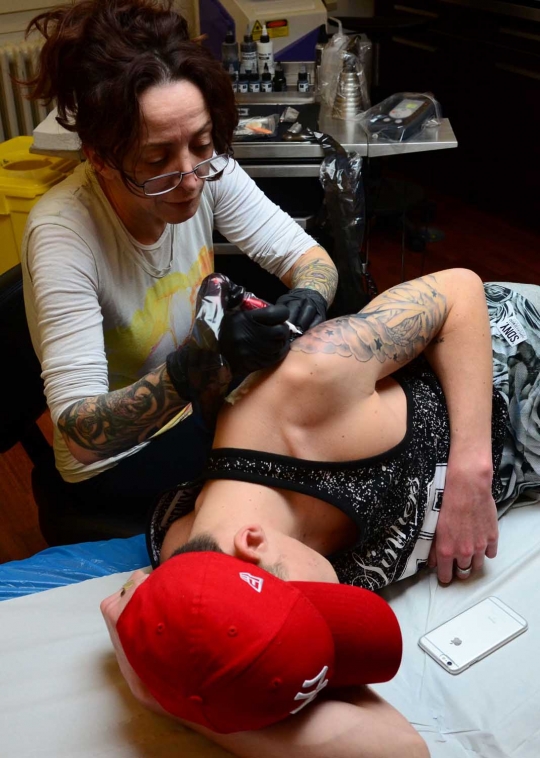 Geliat kehidupan remaja Prancis di bawah 18 tahun keranjingan tato