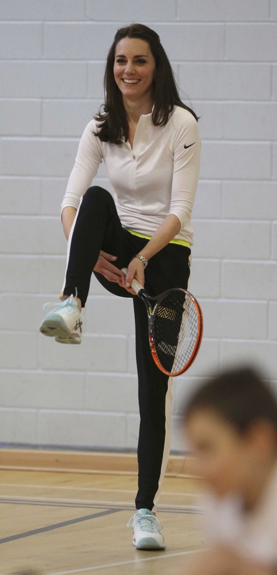 Intip keseruan Kate Middleton saat latihan tenis