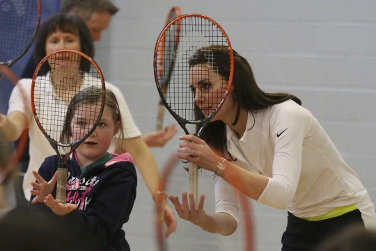 Intip keseruan Kate Middleton saat latihan tenis