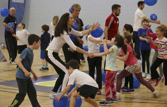 Intip keseruan Kate Middleton saat latihan tenis