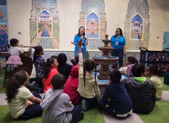 Begini antusiasnya anak-anak AS pelajari Islam di museum Manhattan