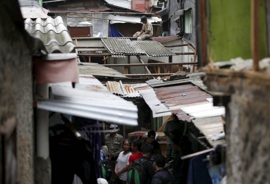 Melihat lebih dekat aktivitas warga Kalijodo bongkar-bongkar rumah