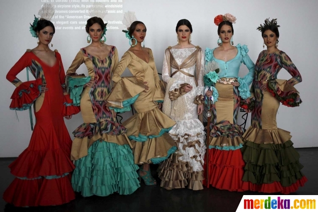 Foto : Pesona para model cantik Spanyol dalam gaun glamor 
