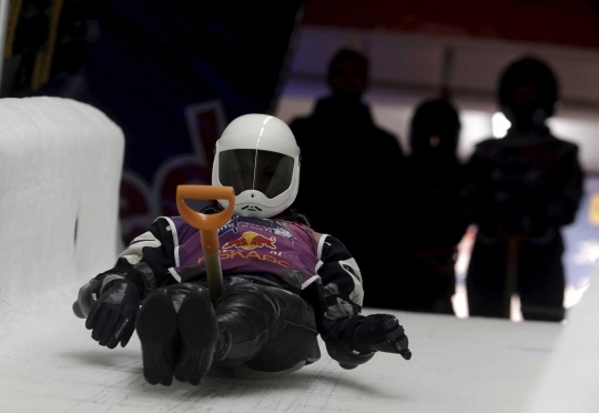 Unik dan serunya kompetisi balap sekop di Latvia