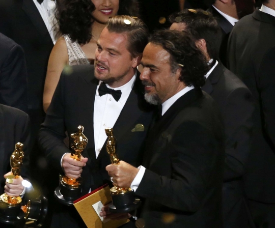 Wajah bahagia Leonardo DiCaprio akhirnya menang Piala Oscar