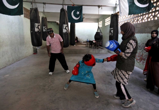 Intip pusat pelatihan tinju wanita berhijab di Pakistan