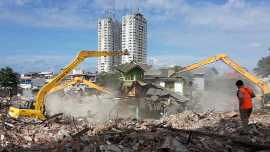 Tiga ekskavator ratakan masjid di Kalijodo