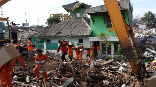 Tiga ekskavator ratakan masjid di Kalijodo