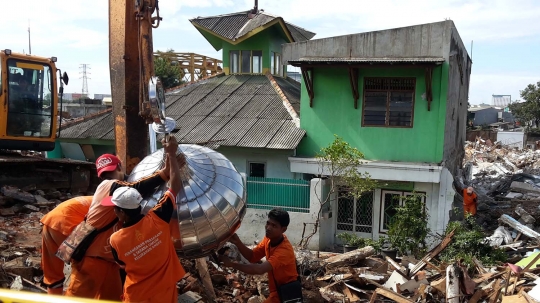 Tiga ekskavator ratakan masjid di Kalijodo