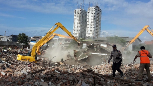 Tiga ekskavator ratakan masjid di Kalijodo