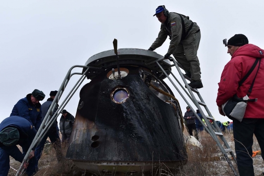 Rekor, astronaut AS dan kosmonaut Rusia setahun di luar angkasa