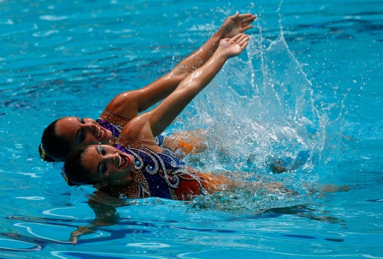 Kelincahan memukau para atlet senam air cantik di Olimpiade Brasil