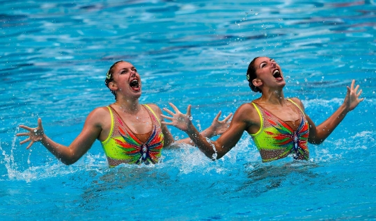 Kelincahan memukau para atlet senam air cantik di Olimpiade Brasil