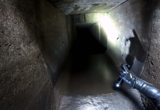 Aksi Kopaska masuk gorong-gorong