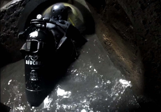 Aksi Kopaska masuk gorong-gorong