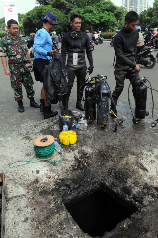 Aksi Kopaska masuk gorong-gorong