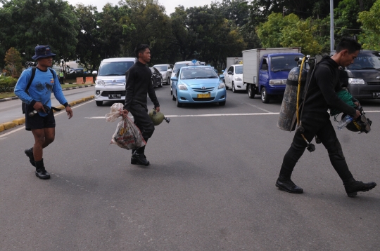 Aksi Kopaska masuk gorong-gorong
