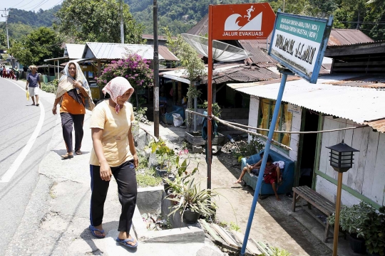 Setelah diguncang gempa, begini aktivitas warga di Padang