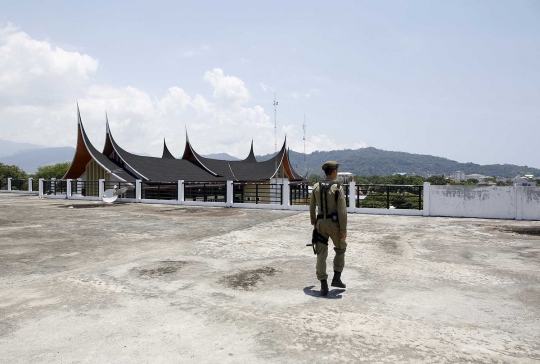 Setelah diguncang gempa, begini aktivitas warga di Padang