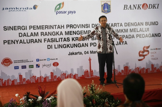 Ahok saksikan penyaluran pinjaman untuk pedagang PD Pasar Jaya