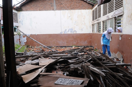 Tiga tahun ambruk, sekolah ini tak kunjung diperbaiki