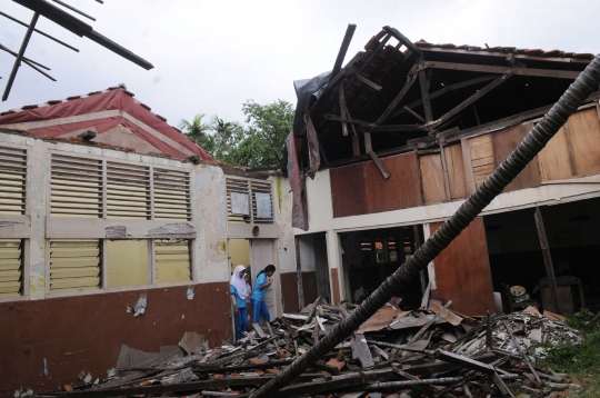 Tiga tahun ambruk, sekolah ini tak kunjung diperbaiki