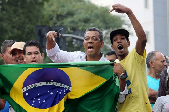 Mantan presiden ditangkap karena korupsi, warga Brasil murka