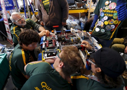 Serunya pertarungan robot canggih karya siswa SMA di AS