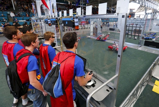 Serunya pertarungan robot canggih karya siswa SMA di AS