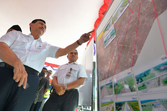 Luhut tinjau proyek Tol Solo-Sragen