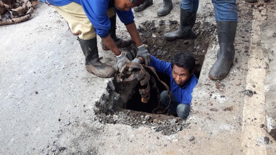 Ini penampakan gorong-gorong penuh gulungan kulit kabel