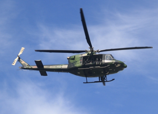 Aksi helikopter TNI AD terbang rendah amankan KTT OKI