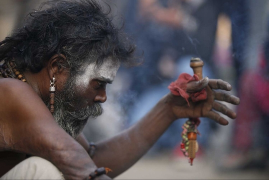 Festival hindu ini gunakan ganja sebagai ritual persembahan