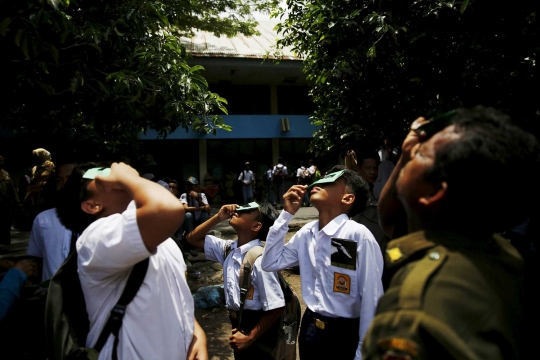 Antusias sambut GMT, siswa Ternate bikin alat pelindung mata sendiri