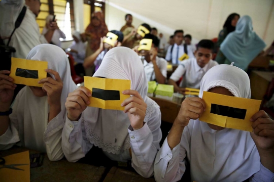 Antusias sambut GMT, siswa Ternate bikin alat pelindung mata sendiri