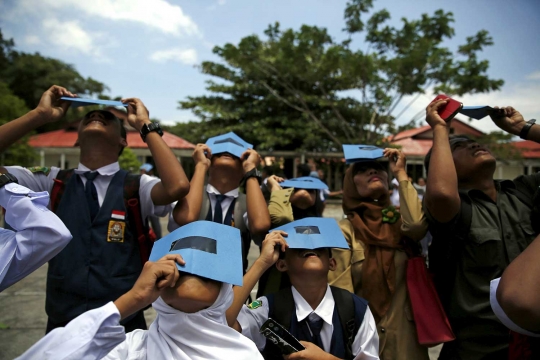 Antusias sambut GMT, siswa Ternate bikin alat pelindung mata sendiri