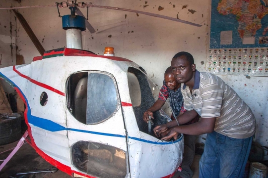 Uniknya helikopter dari rongsokan besi tua karya pria Malawi