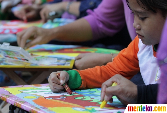 Foto Keseruan 10 000 Murid Tk Ikut Lomba Mewarnai