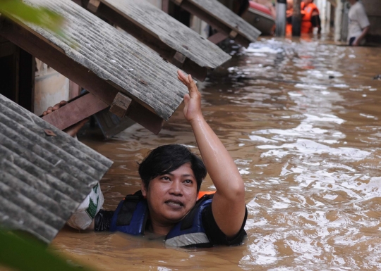 Parahnya banjir kiriman Bogor rendam kawasan Kalibata