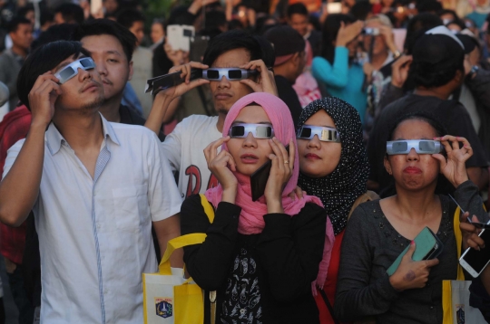 Pengunjung membeludak melihat Gerhana Matahari di Ismail Marzuki