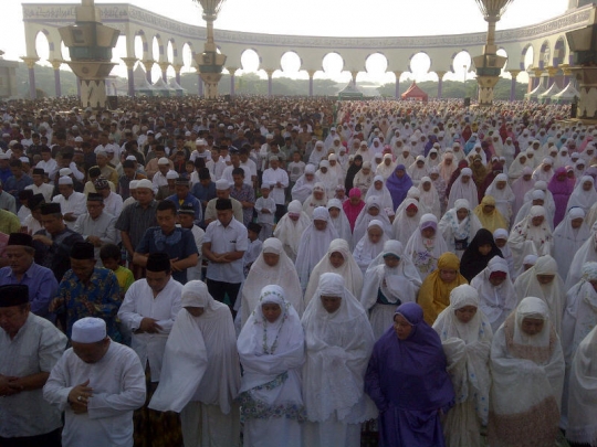 Usai salat, warga Semarang langsung antusias lihat gerhana