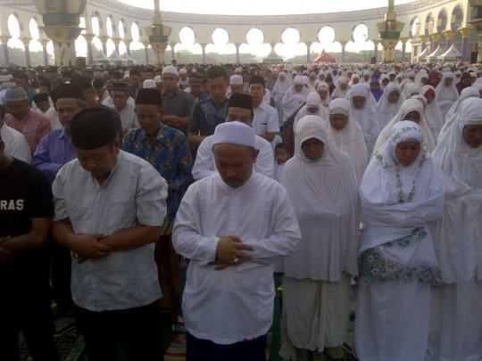 Usai salat, warga Semarang langsung antusias lihat gerhana