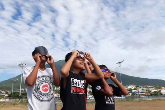 Indahnya penampakan Gerhana Matahari Total di langit Ternate