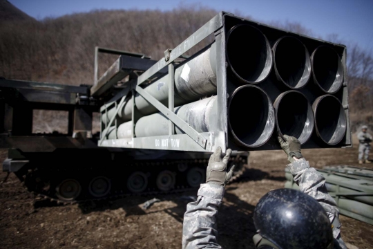 AS kerahkan peluncur roket M270A1 di zona perbatasan Korea