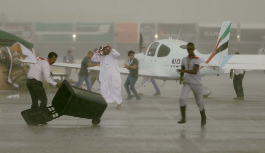 Porak poranda Abu Dhabi diterjang hujan badai