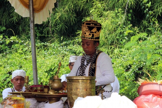 Kekhusyukan umat Hindu di Malang laksanakan Upacara Ngembak Geni