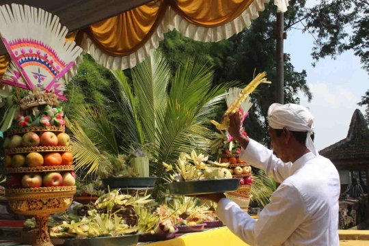 Kekhusyukan umat Hindu di Malang laksanakan Upacara Ngembak Geni