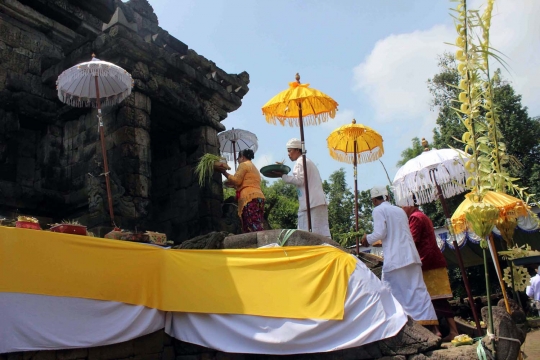 Kekhusyukan umat Hindu di Malang laksanakan Upacara Ngembak Geni